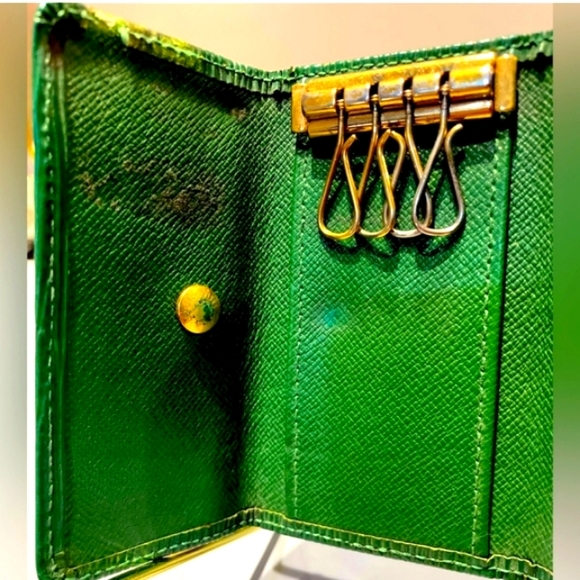 AUTHENTIC LOUIS VUITTON EPI 4 KEY HOLDER WALLET GUC - Picture 6 of 7